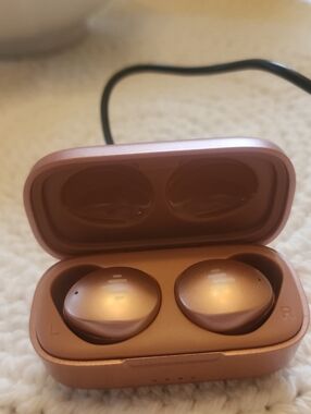 iLUV NWOB Rose Gold Wireless Earbuds with Charging Case & Charger Cord